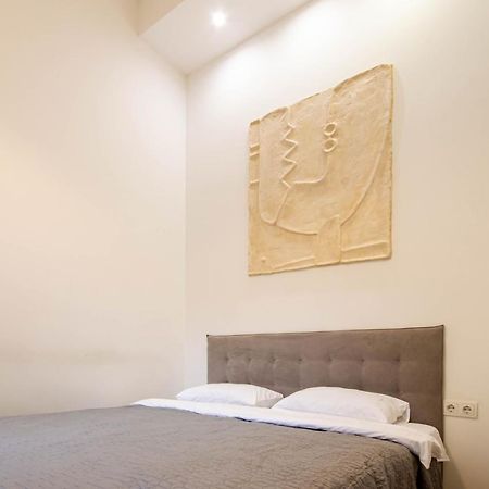 Kyiv White Apartment Bagian luar foto