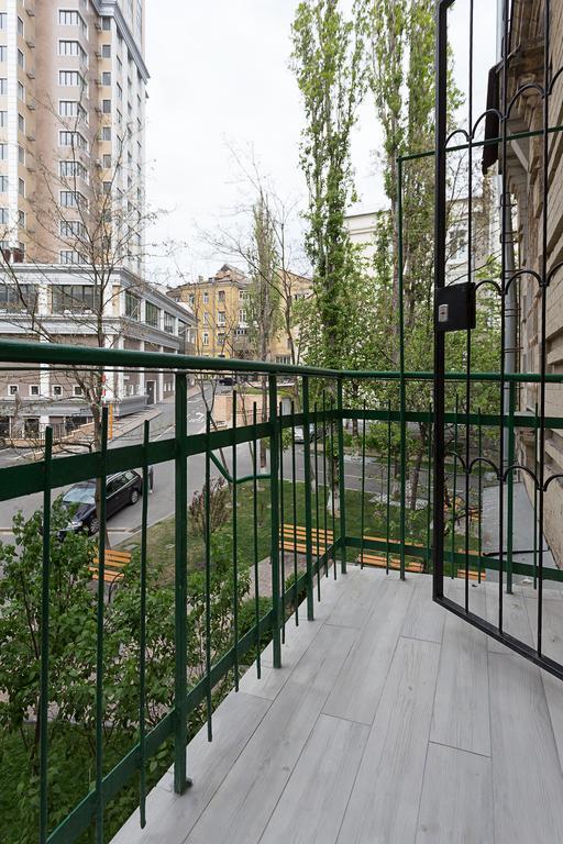 Kyiv White Apartment Bagian luar foto